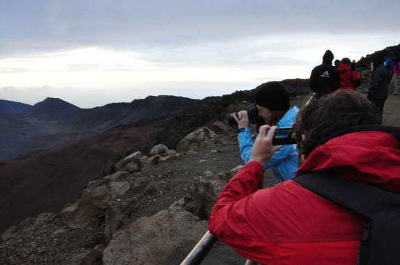 Uma foto da foto da foto, no cume do vulcão Haleakala, em  Maui, no Havaí